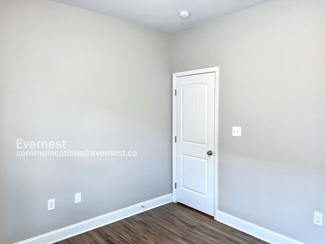 Building Photo - 104 Elaina Grey Ct