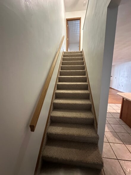 Building Photo - 1056 Lakeshore Dr