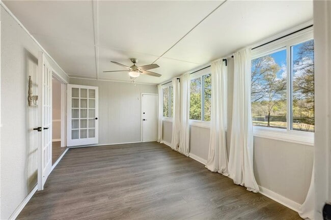 Building Photo - 162 Amherst Pl NW