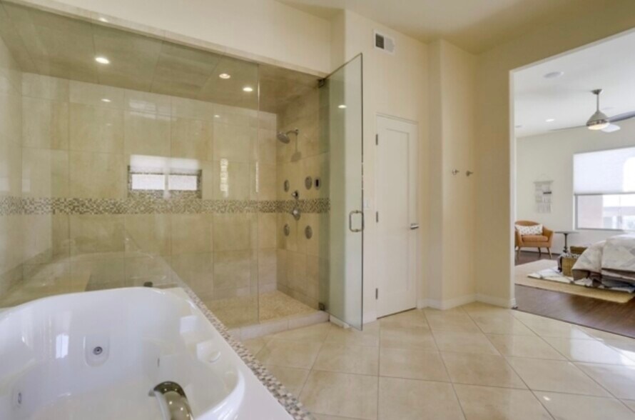 Building Photo - 1518 Monmouth Dr