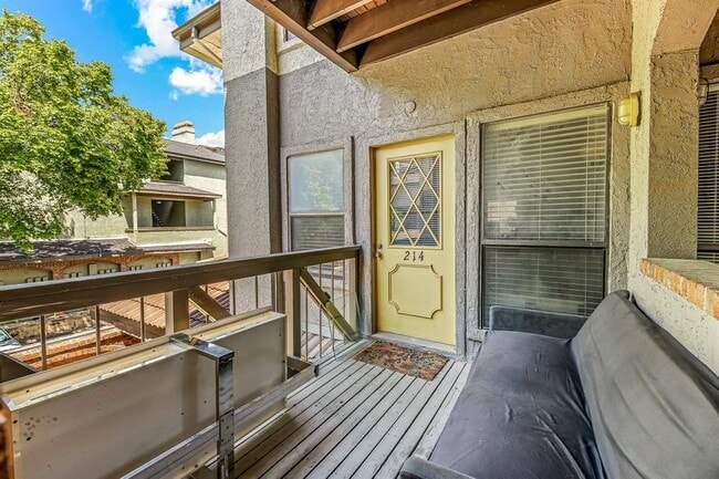 Building Photo - 806 W 24th St