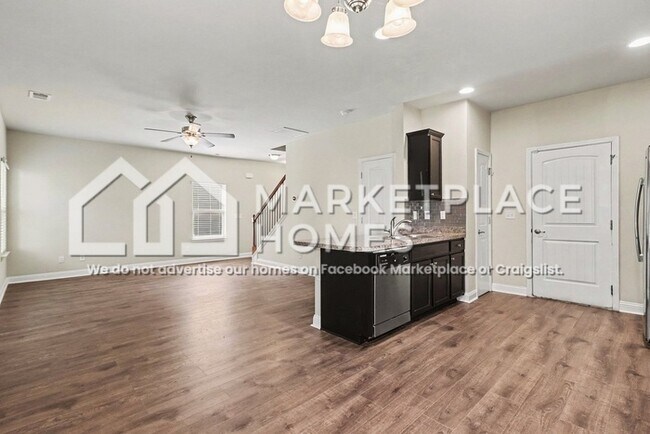 Building Photo - 6121 Hickory Ln Dr
