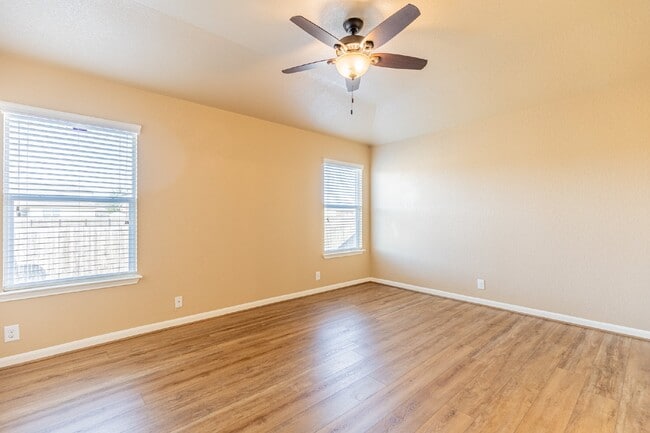 Building Photo - 259 Creekview Way