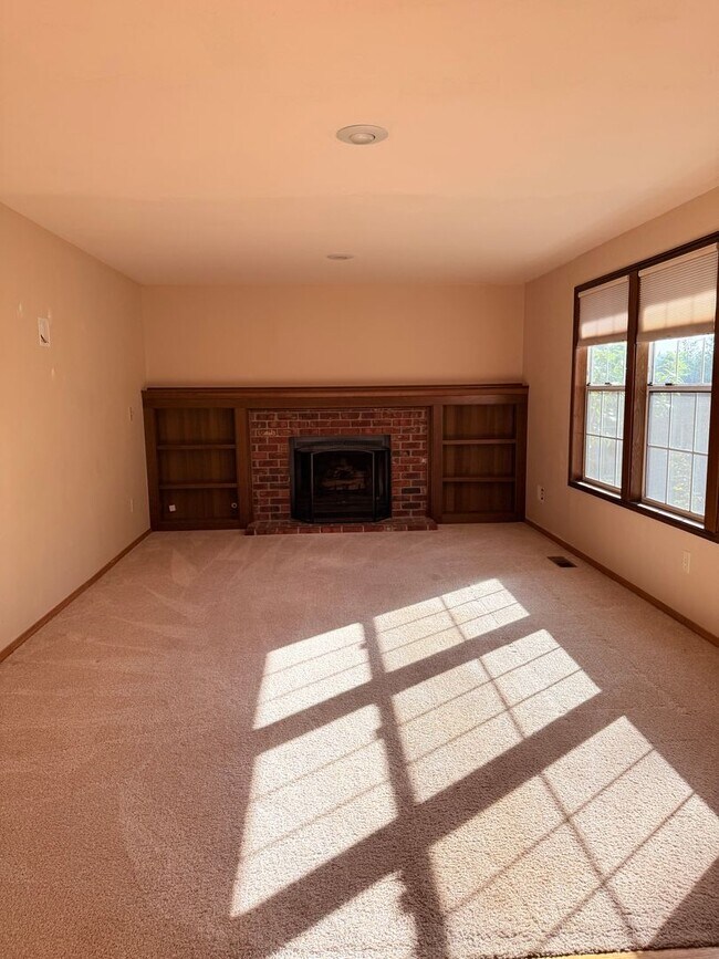 Building Photo - Elegant Bellevue Home for rent