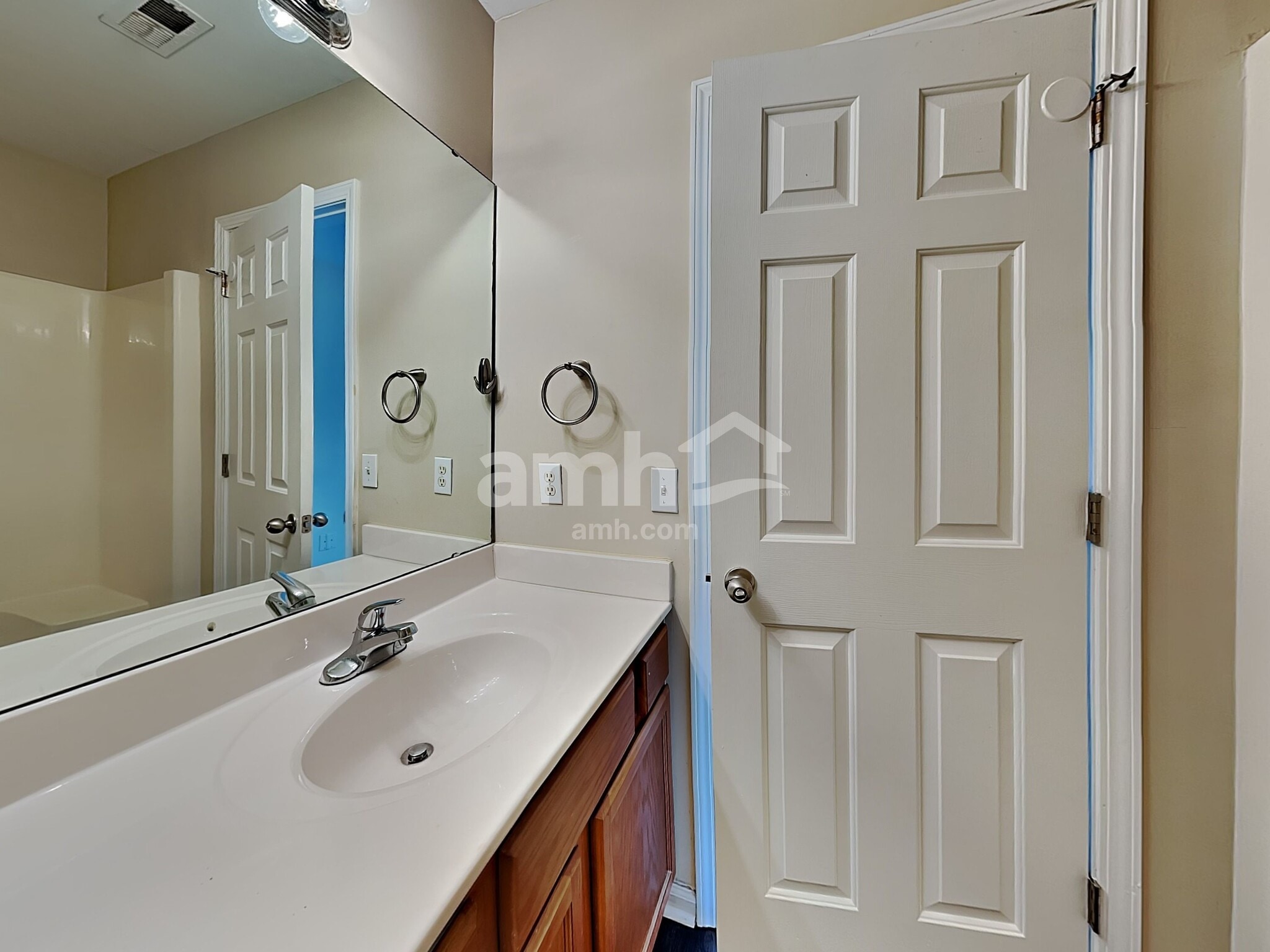 Building Photo - 147 Crescent Creek Ct