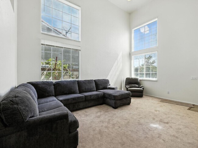 Building Photo - 44131 Sunmist Ct
