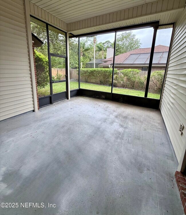 Building Photo - 13056 Clearbrook Ct