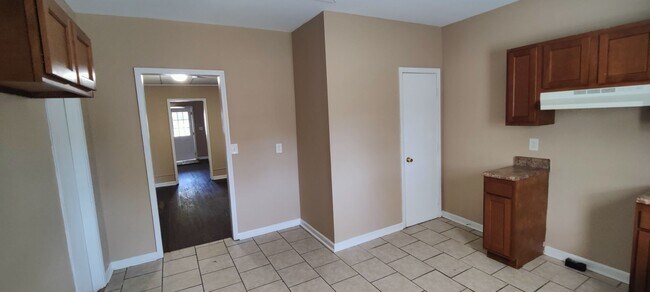 Building Photo - 1520 Lawn Ave