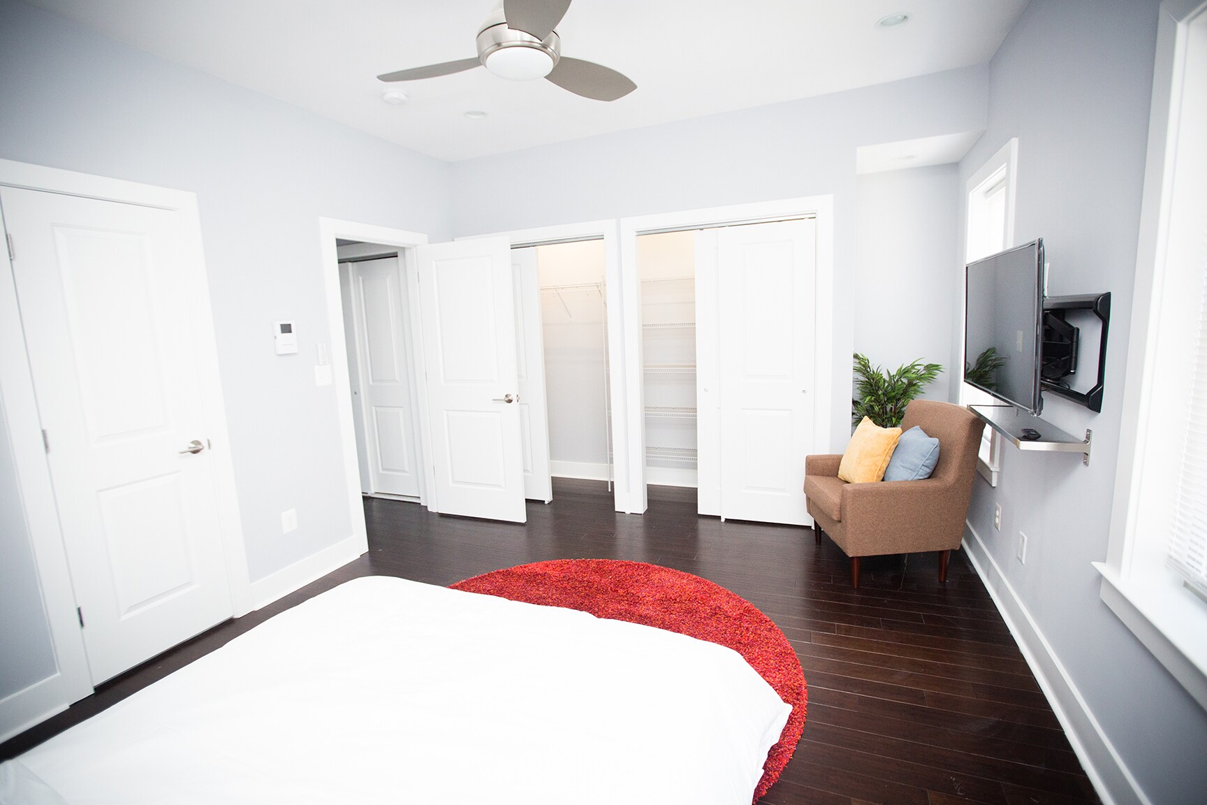 Building Photo - 2122 3rd St NE