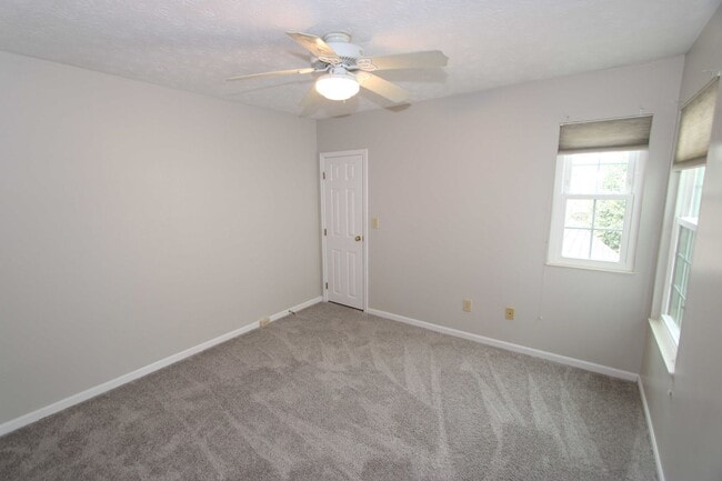 Building Photo - 2 Bedroom 1 and half Bathroom Single Famil...