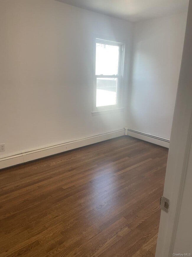 Building Photo - 1016 Oaks Dr