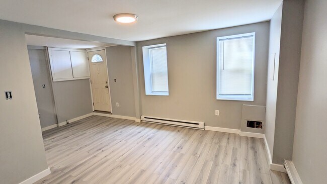 Building Photo - 594 4th St