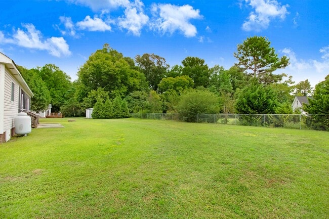 Building Photo - 200 Poplar Knoll Rd