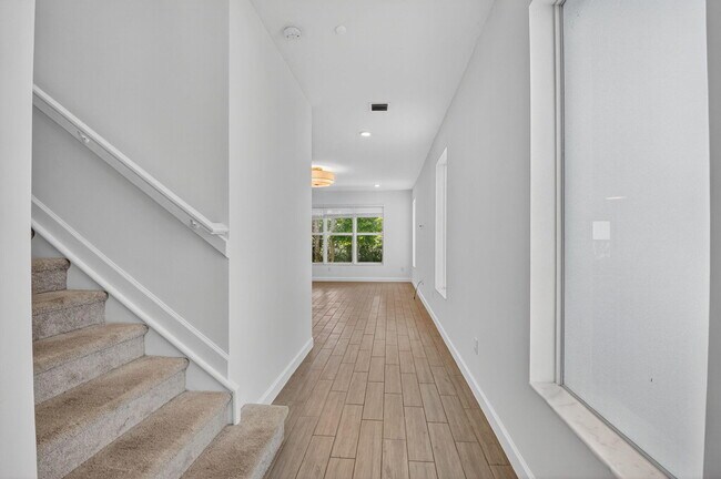 Building Photo - 4280 Buttonwood Dr