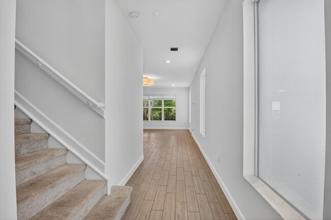 Building Photo - 4320 Buttonwood Dr