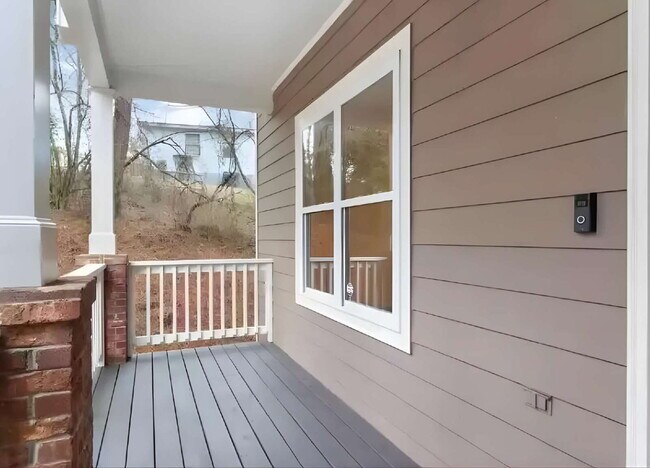 Building Photo - Westside central located comfortable & spacious Intown Atlanta House w/Porch