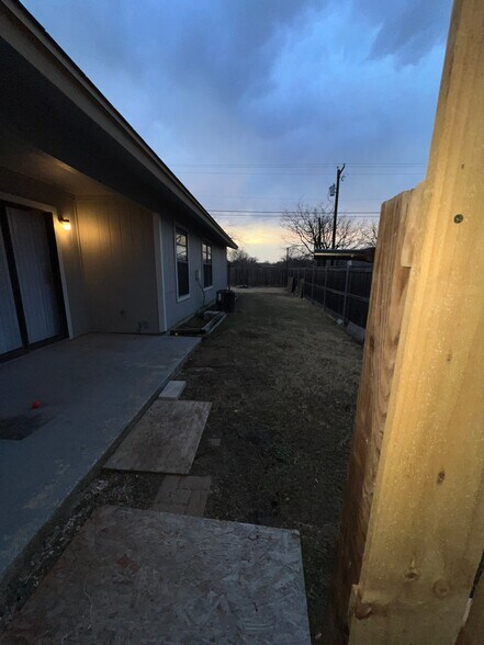 Building Photo - 2507 Bermuda Dr