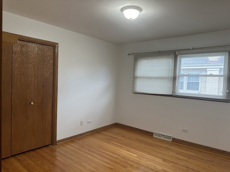 Bedroom 2 - 1336 N Northwest Hwy