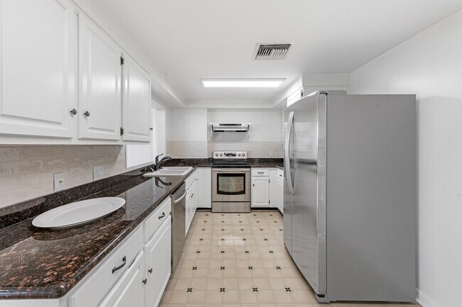 Building Photo - 5150 Hidalgo St