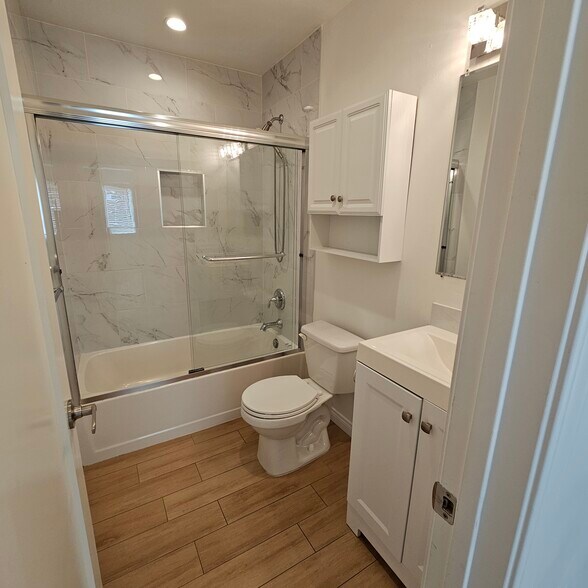 Building Photo - 1845 N Vulcan Ave