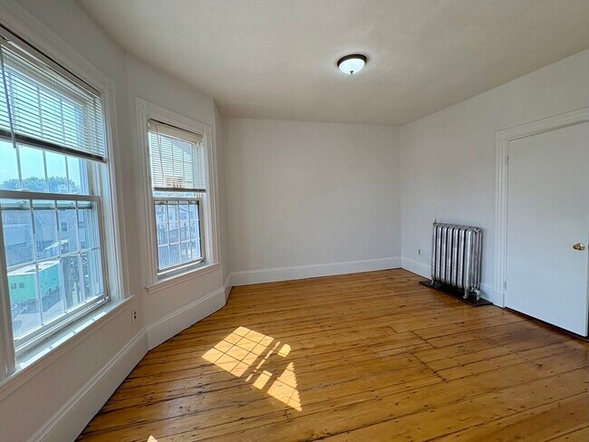 Building Photo - 361 Adams St
