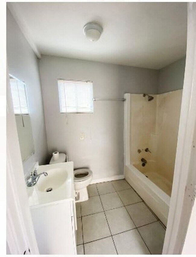 Building Photo - 2806 Avenue M 1/2