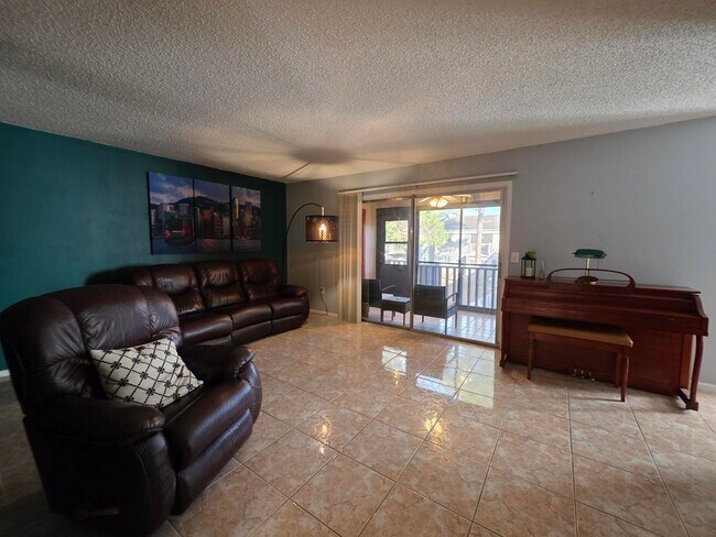 Building Photo - Furnished 2-Bedroom, 2-Bathroom Condo in Tampa