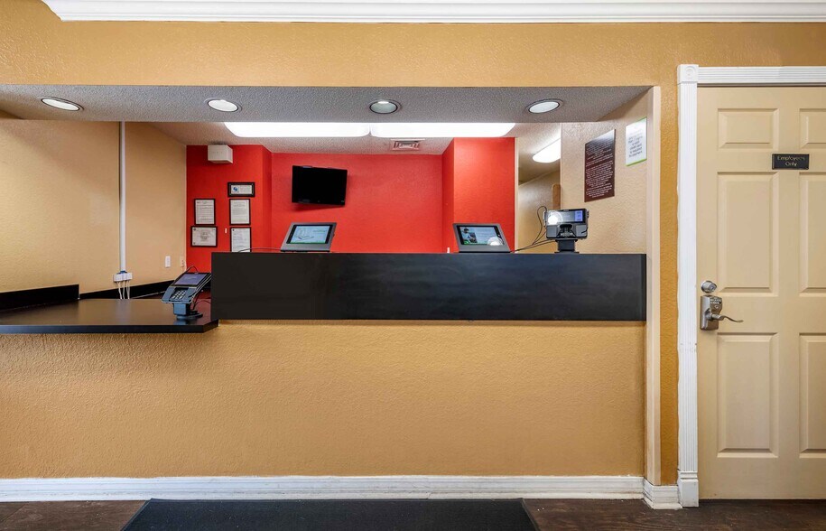 Building Photo - Furnished Studio-Jacksonville - Southside ...