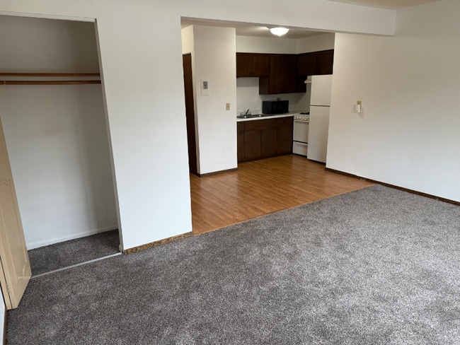 Building Photo - 515 Elm St