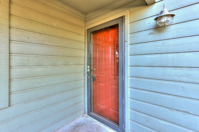 Building Photo - Cozy 1-Bedroom Condo with Modern Amenities...