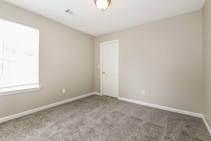 Building Photo - 1921 Boatswain Dr