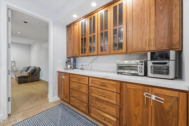 Building Photo - 3112 E Palo Verde Dr