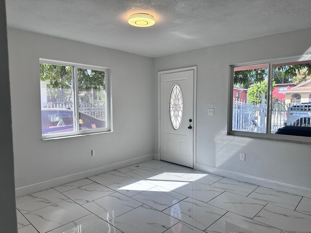 Building Photo - 410 NW 33rd St