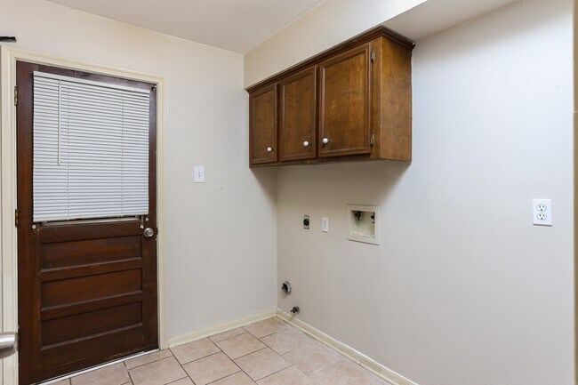 Building Photo - 1226 Ferndale Dr