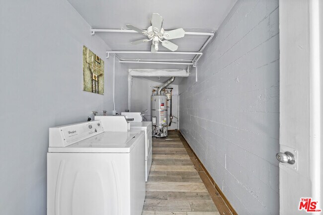 Building Photo - 8555 Sherwood Dr