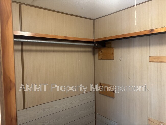 Building Photo - 1528 Apache Dr