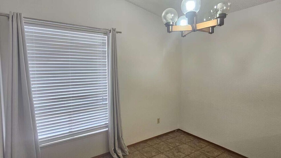 Building Photo - 814 Portugal Way