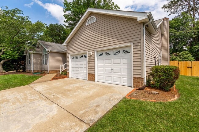 Building Photo - Beautiful Newport News Home
