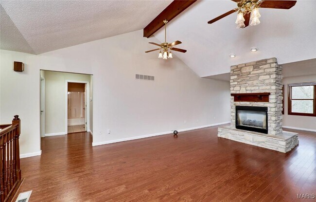 Building Photo - 157 S Kings Rd