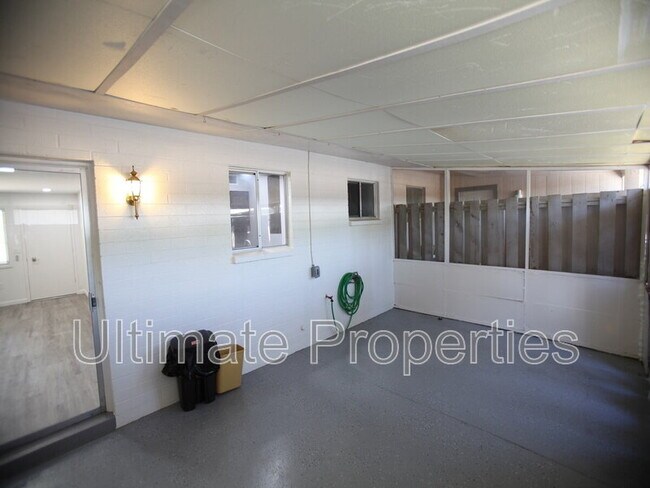 Building Photo - 10418 W Deanne Dr