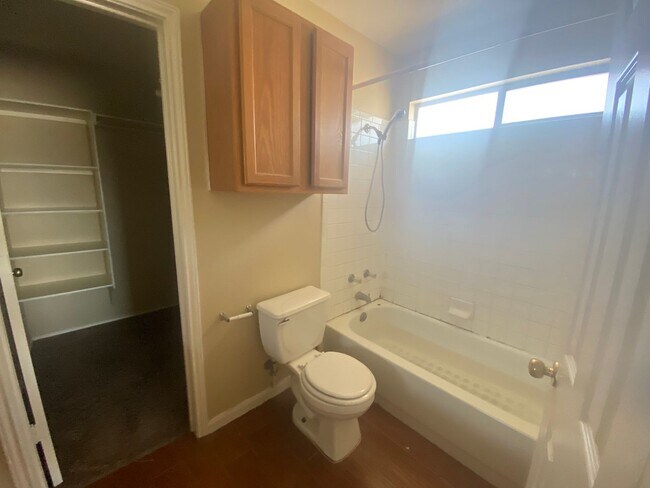 Building Photo - 2706 Westhampton Ct