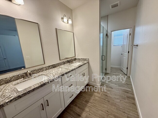 Building Photo - 13848 E Barwick Dr