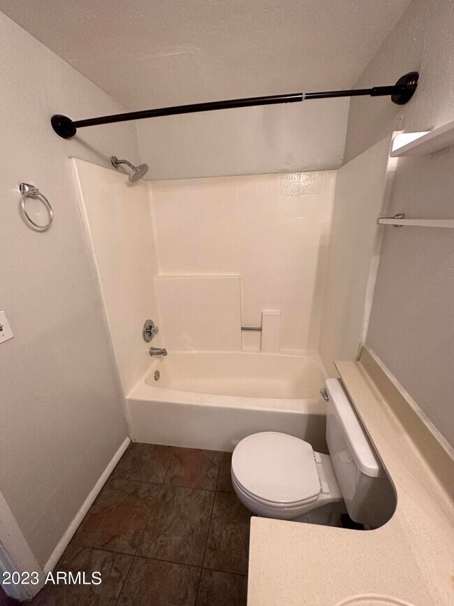 Building Photo - 930 N Mesa Dr