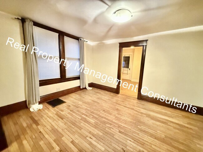 Building Photo - Beautiful Historic 2 bedroom Duplex