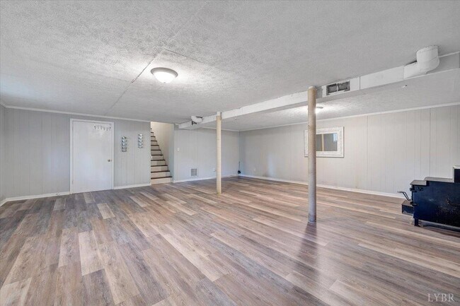 Building Photo - 405 Oakland Cir