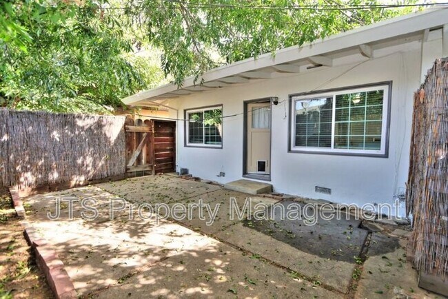 Building Photo - 3109-3111 Hampshire Drive