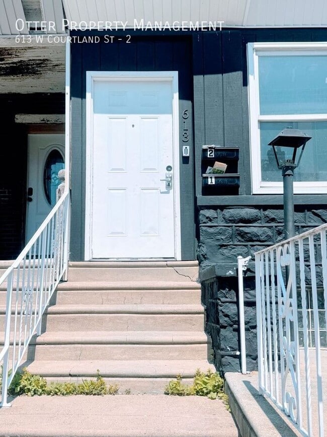 Building Photo - 613 W Courtland St