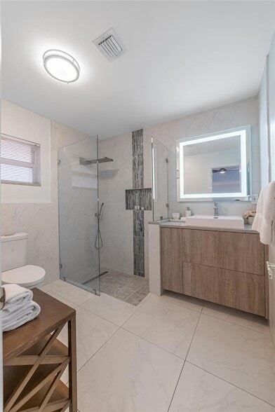 Building Photo - 2519 Barcelona Dr