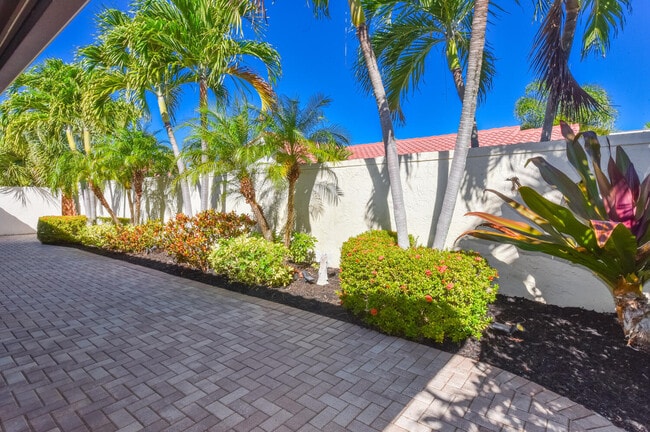 Building Photo - 1469 Vía Privada