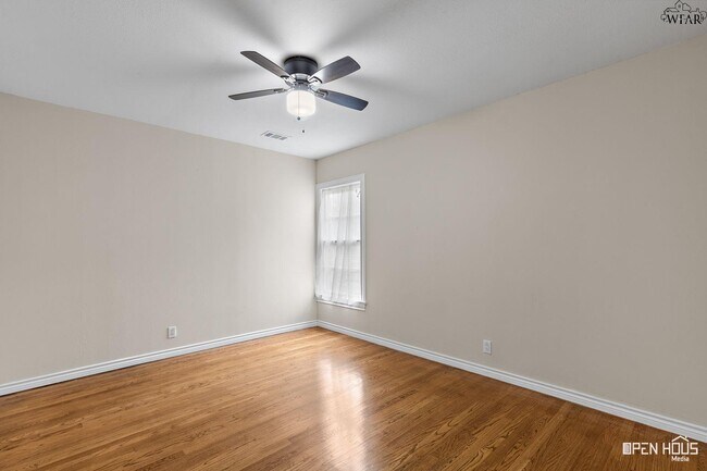 Building Photo - 1644 Ardath Ave